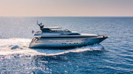 OVAL Luxury Charter Yacht by Cantiere Charteryachtsfinder.com