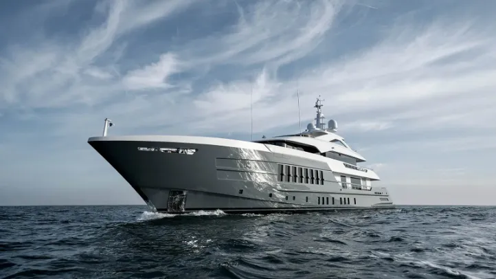 RELIANCE Luxury Charter Yacht by Heesen Charteryachtsfinder.com