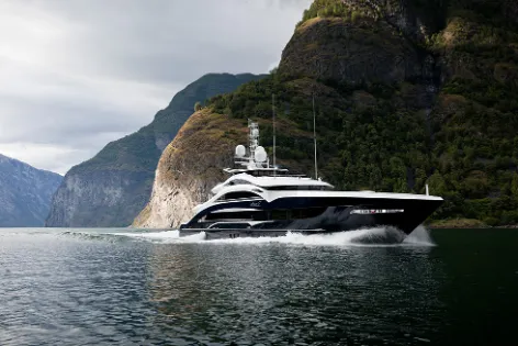 SAIRU Luxury Charter Yacht by Heesen Charteryachtsfinder.com