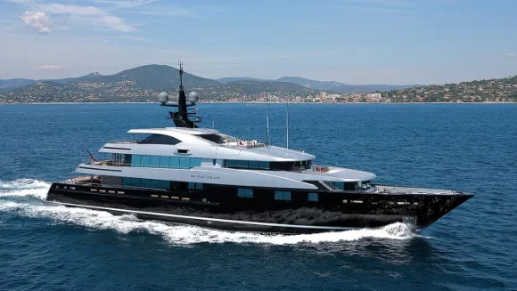 SLIPSTREAM Luxury Charter Yacht by CMN Charteryachtsfinder.com