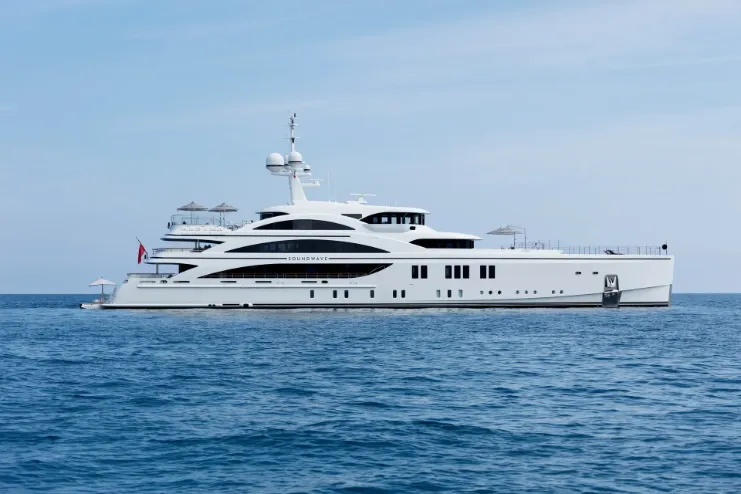 SOUNDWAVE Luxury Charter Yacht by Benetti10