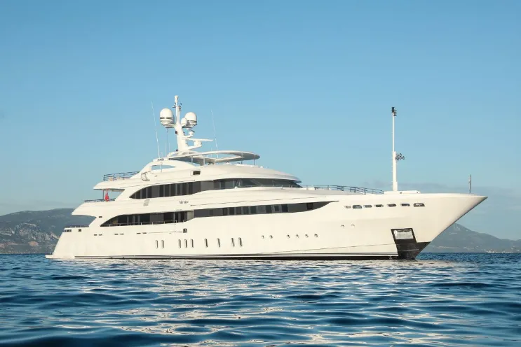 VERTIGO Luxury Charter Yacht by Golden Charteryachtsfinder.com
